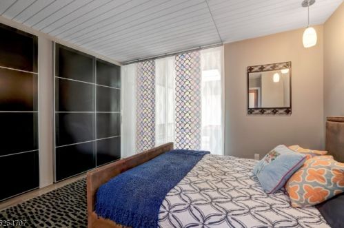 12 Robinwood Dr, West Paterson NJ  07424-2320 exterior