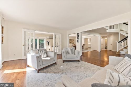 9106 Meadowcreek Ln, Lorton VA  22079-3238 exterior