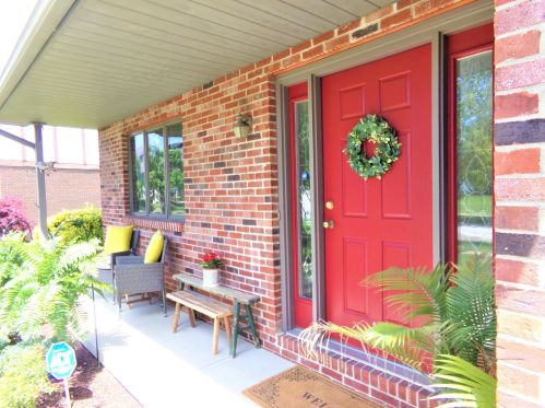 2064 Presley Dr, Darbydale, OH 43123-3676