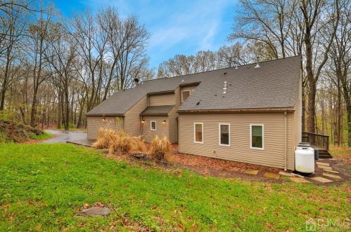 2 Maple Ter, Fredon, NJ 07860-6804