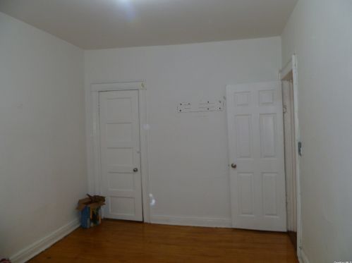 95-21 76th St, Jamaica, NY 11416-1002