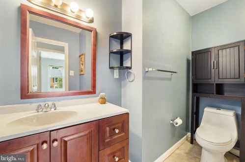 2356 Horseferry Ct, Herndon VA 20191-2733 exterior