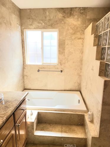 11803 Casimir Ave, Hawthorne CA  90250-1994 exterior