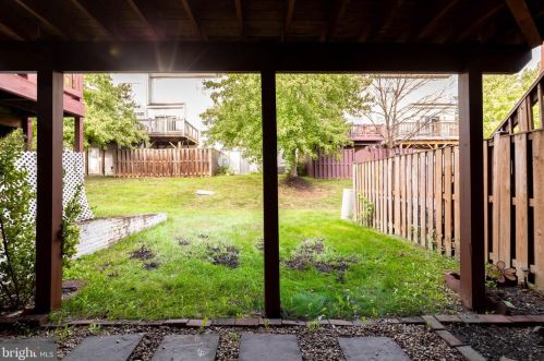 2485 Wheat Meadow Cir, Herndon VA  20171-3055 exterior