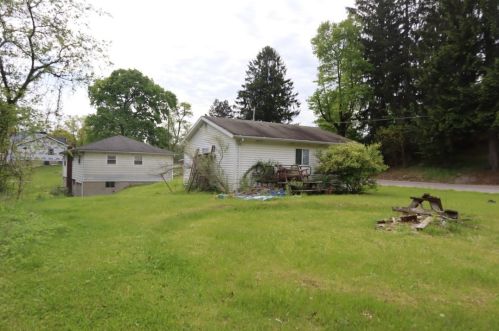 504 Queenstown Rd, Karns City PA  16041-2918 exterior