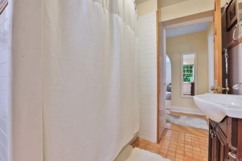 14 Dolfinger Pl, Fishkill NY  12524-2816 exterior