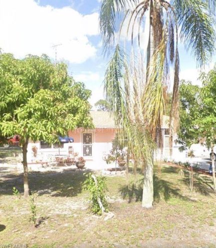 27212 Riverside Dr, Bonita Springs, FL 34135-4943