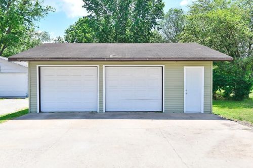 1045 6th St, Faribault MN  55021-4707 exterior