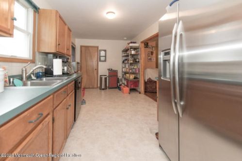 186 Melville Ave, Lakewood, NJ 08701-4235