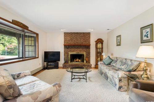 65 Bay Haven Ln, Southold, NY 11971-4308