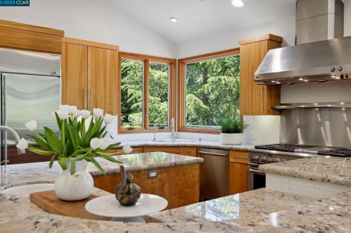 8 Fern Way, Orinda CA  94563-3810 exterior