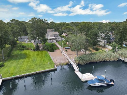 51 Crystal Beach Blvd, Moriches, NY 11955-1909