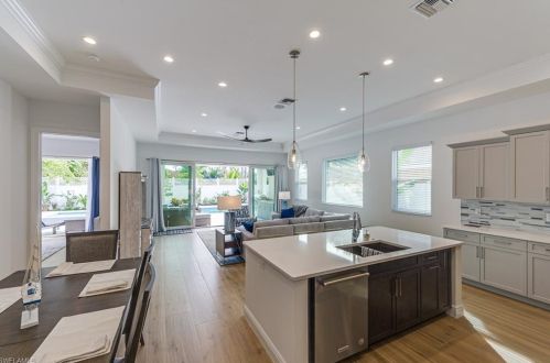 788 104th Ave, Naples FL  34108-3230 exterior