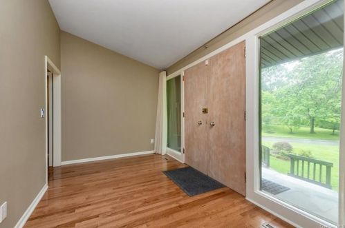 30 Priory Ln, New Rochelle, NY 10803-3604