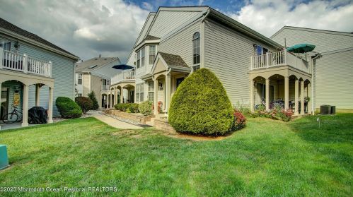 316 Tulip Ln, East Freehold NJ  07728-4040 exterior