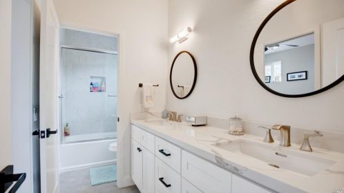 2133 Vintage Cir, Santa Rosa CA  95404-1350 exterior