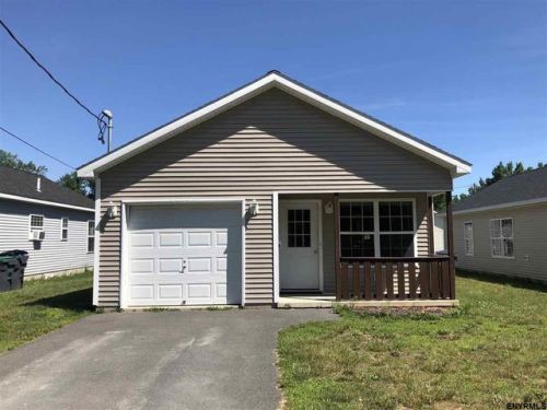 8 Rohloff Ave, Mechanicville, NY 12118-3530