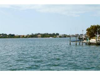 1859 Southpointe Dr, Sarasota, FL 34231-5337