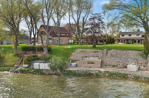 24221 Fairway Dr, Kansasville, WI 53139-9729