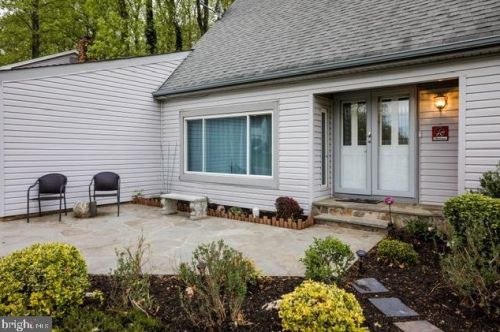 8822 Sweet Gum Pl, Springfield VA  22153-1236 exterior