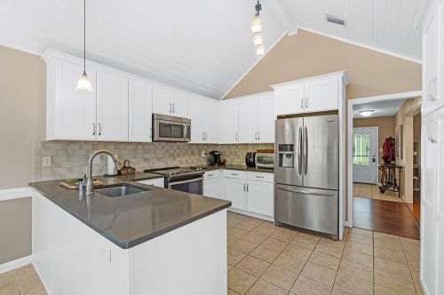 833 Boulevard Of The Champions, Shalimar FL  32579-2154 exterior