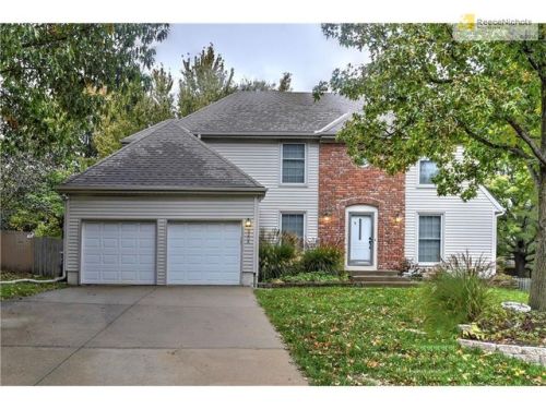 9208 Swarner Dr, Shawnee Mission KS  66219-2205 exterior
