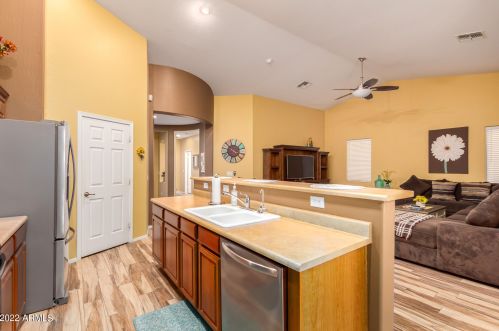 3890 Ashley Dr, Chandler AZ 85249-5261 exterior