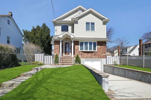 261-09 82nd Ave, Floral Park, NY 11004-1452