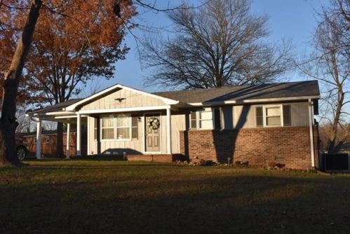 304 Bradley Ct, Hopkinsville, KY 42240-5312