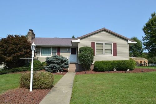 809 Country Club Dr, Sistersville, WV 26175-9765