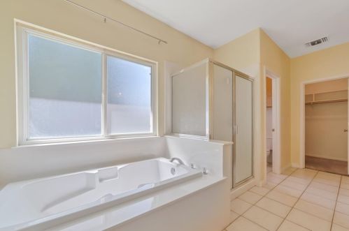 1656 Sierra Creek Dr, Manteca CA  95336-8652 exterior