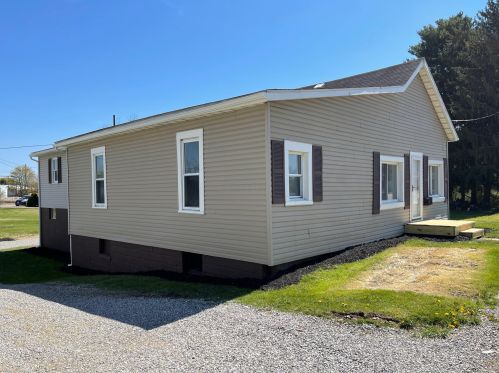 706 Pleasant St, New Lexington, OH 43764-1216