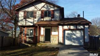 11 Baywood Dr, Smith Point, NY 11967-3705