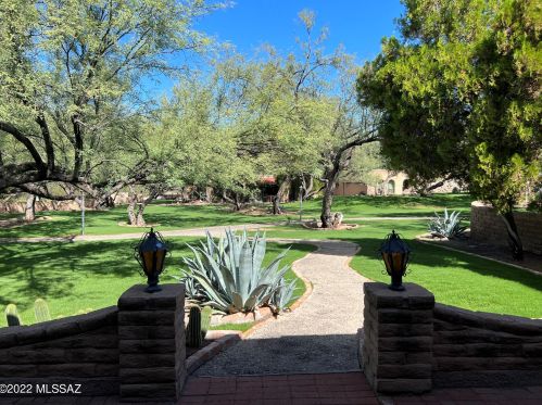 2404 Shade Tree Ln, Tucson, AZ 85715-3741