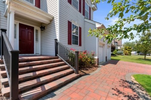 27 Brookside Dr, Princeton, NJ 08540-8566