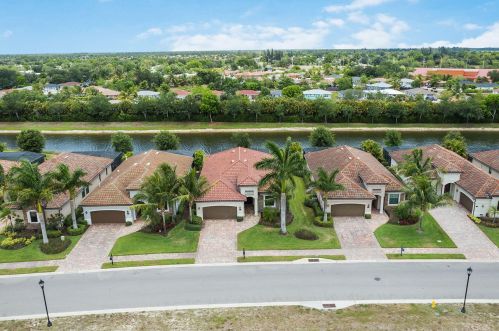 2878 Aviamar Cir, Naples FL  34114 exterior