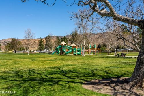 2069 Avenida Refugio, Simi Valley CA  93063-4031 exterior
