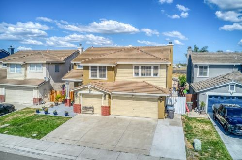 13570 Quartz Way, Lathrop CA  95330-9196 exterior