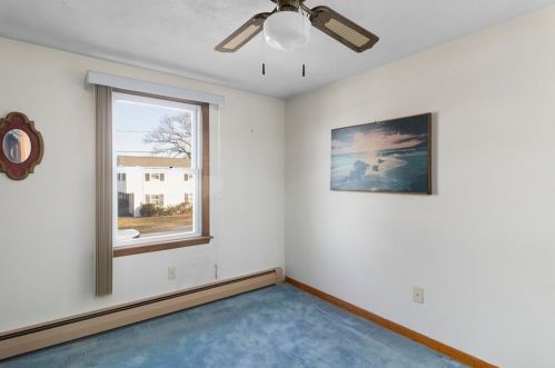 59 Grinnell Ave, Tiverton RI  02878-1901 exterior