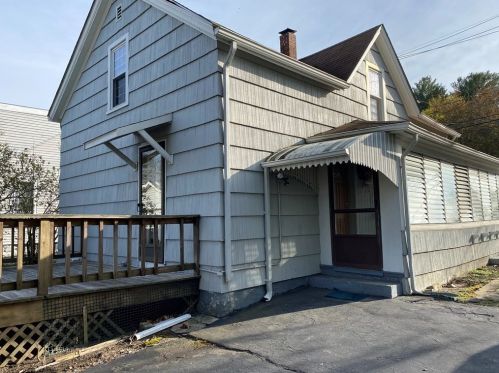 11 Caswell St, Taunton, MA 02718-1013