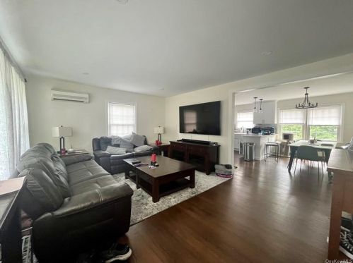 1587 Hanover St, Yorktown Hgts NY  10598-4711 exterior