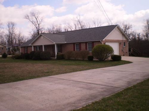 203 Locksley Cir, Crossville, TN 38555-6883