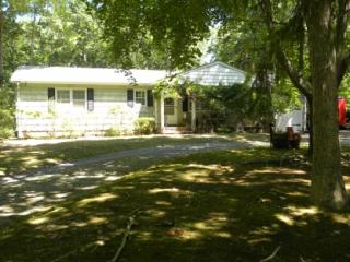 170 Warfield Way, South Hampton NY  11968-1802 exterior