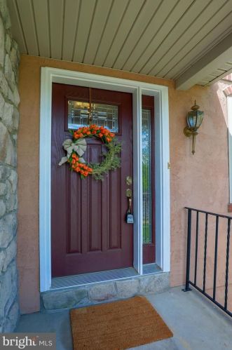 69 Hawk Ln, Ephrata, PA 17522-8779