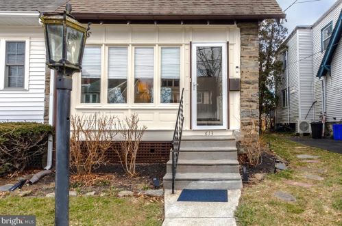 613 Woodland Dr, Pittsburgh, PA 19083-4507
