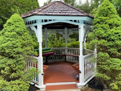 19 Marisa Ct, West Milford NJ  07480-3000 exterior