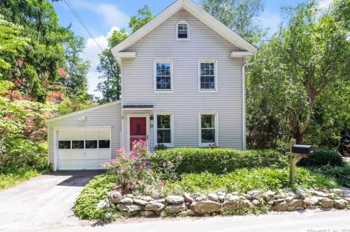 17 Pine St, Sandy Hook, CT 06482-1104