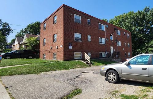 8121 Daly Rd, Cincinnati, OH 45224-1189