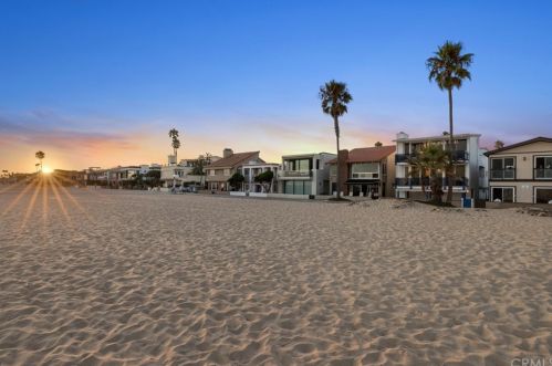 1516 Oceanfront, Newport Beach CA  92661-1414 exterior