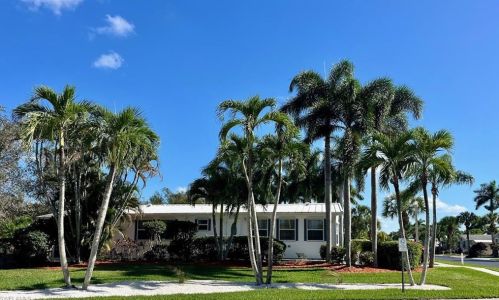 1004 Diamond Lake Cir, Naples, FL 34114-9211